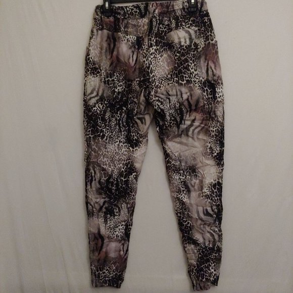 Tempo Paris Black, Grey and Brown Leopard Pattern Hogger Pockets. M - Picture 10 of 12